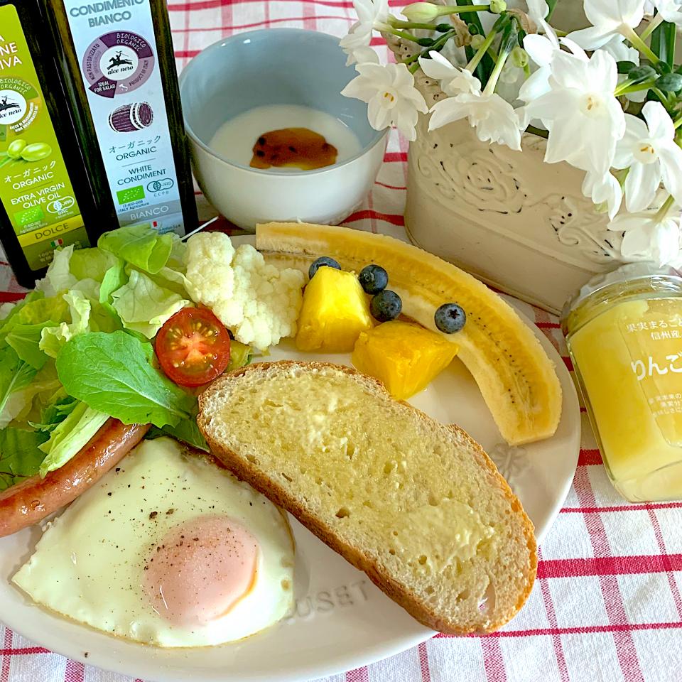 🌼🌼花とモーニングプレート🌼🌼
