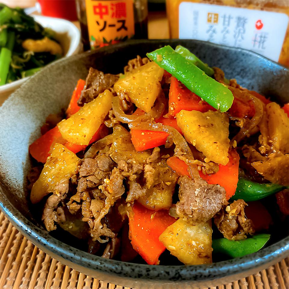 万能味ソースで😋牛肉と根菜の炒め煮