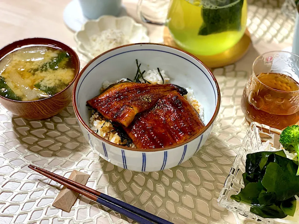 Snapdishの料理写真:うな丼／じゃこおろし|ひろさんとゆりさんさん