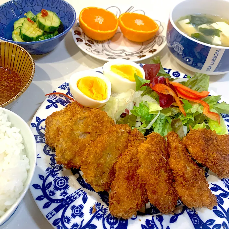 夜ご飯😉ピリ辛きゅうり、お味噌汁、サラダ＆ヒレカツ、平岡農園さんのみかん|とまこ(*^o^*)さん