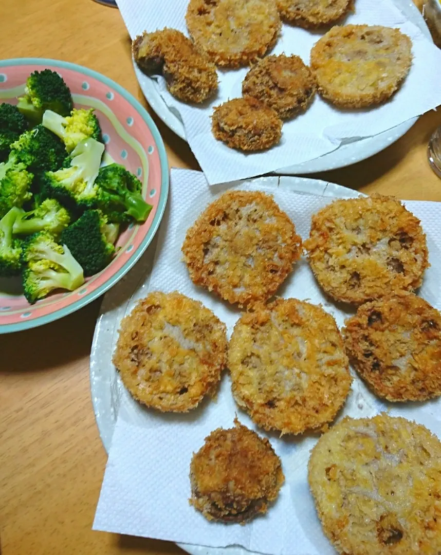 レンコンの豚ひき肉はさみ揚げ
椎茸の肉詰め揚げ🍄|しまだ ちえこさん