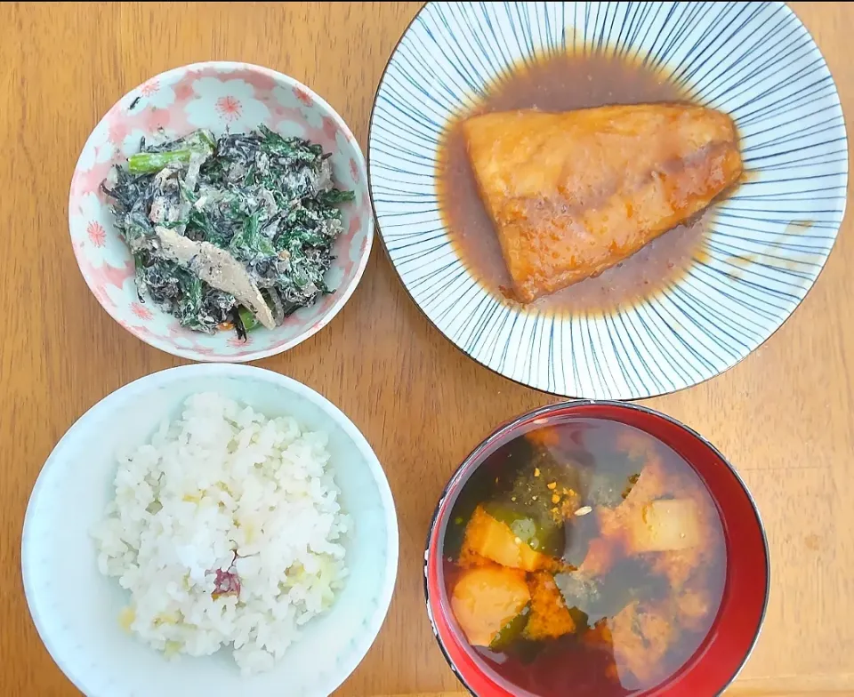 １１月２０日　鯖のみぞれ煮　春菊とひじきの白和え　お麩とわかめのお味噌汁|いもこ。さん