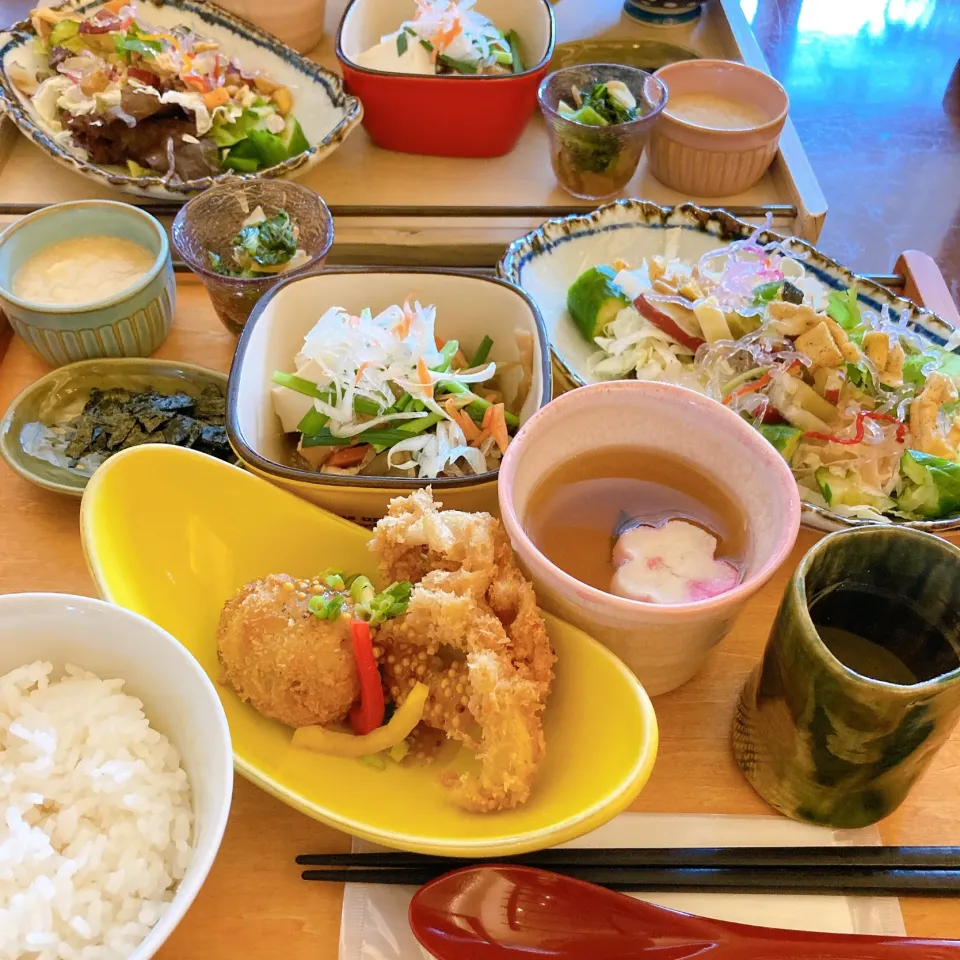 鶏のすき煮・山芋コロッケと車麩のフライドライチップとさつまいものサラダ🍠🥗|ちゃみこさん