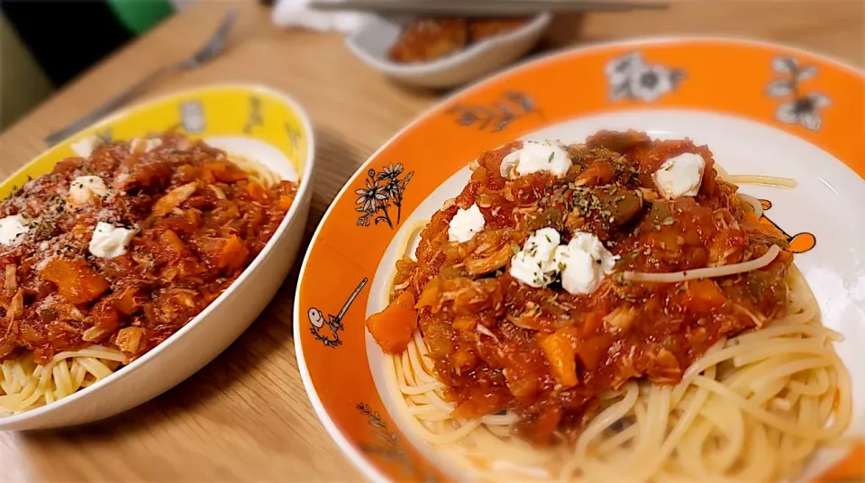 Snapdishの料理写真:ツナとゴロゴロ野菜煮込みスパゲティ|はなさん