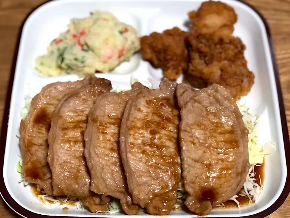 ☆豚肉生姜焼き ☆唐揚げ ☆ポテトサラダ ☆サラダ|まぁたんさん