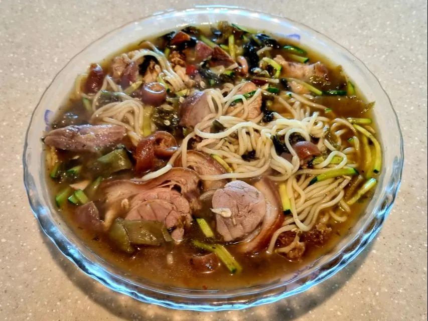 酸菜蹄膀面 Noodle soup with braised ham hock and pickled mustard greens|steven z.y.さん