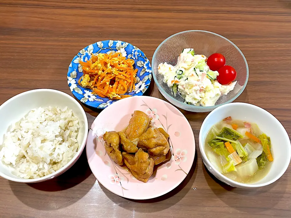 鶏モモのりんごジュース煮　白菜のコンソメスープ　ポテトサラダ　人参しりしり|おさむん17さん