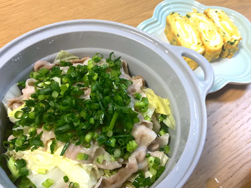 Snapdishの料理写真:豚バラと白菜の重ね蒸し🥬|さおりさん