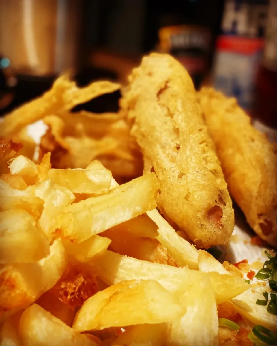 Snapdishの料理写真:The Savoy Chip Shop in East Acton where I grew up ! When you had  less than a pound in your pocket 
Homemade Sausage In Batter with freshly made Chips 
#chips #|Emanuel Hayashiさん