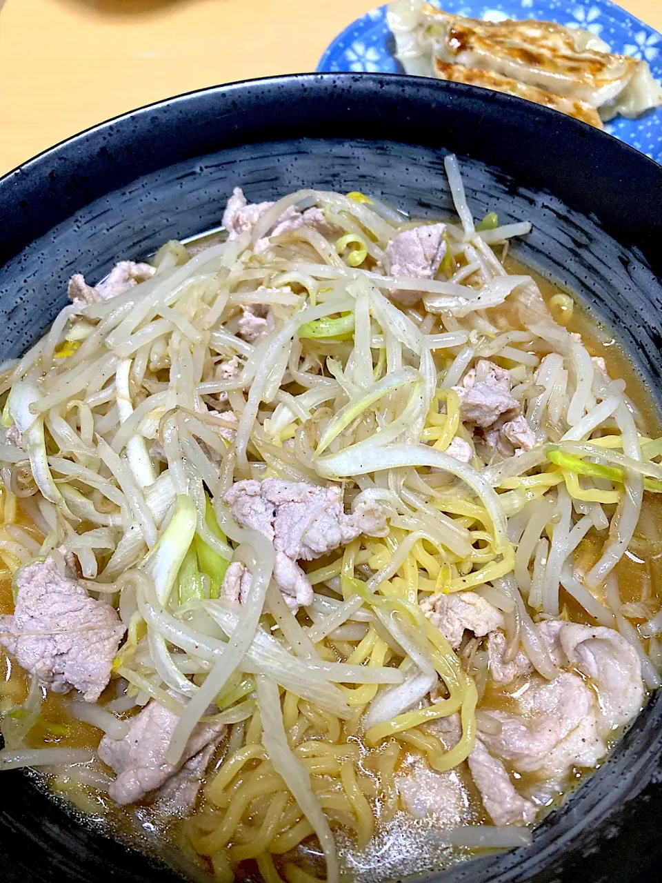 単身赴任中の男飯(味噌ラーメンと餃子)|おおもりの星さん