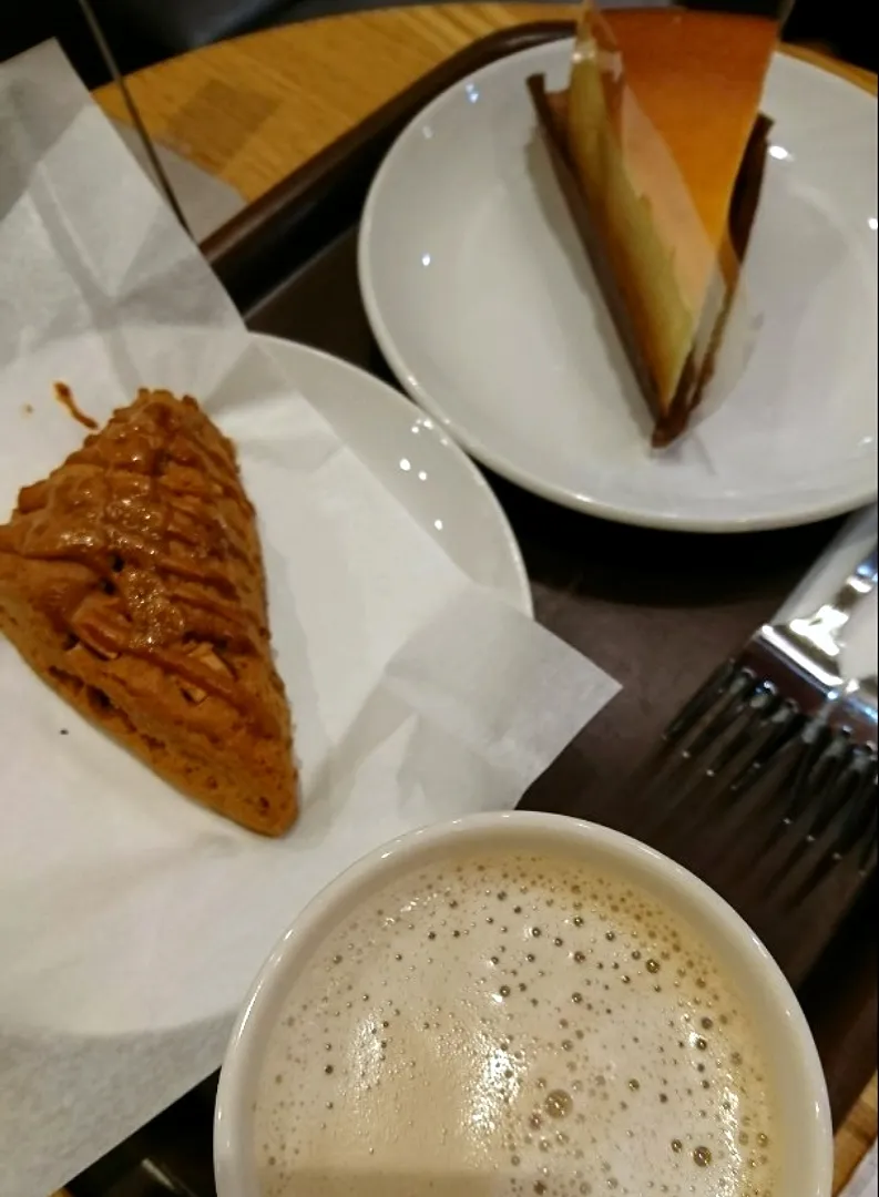 スタバでおやつタイム☕|しまだ ちえこさん