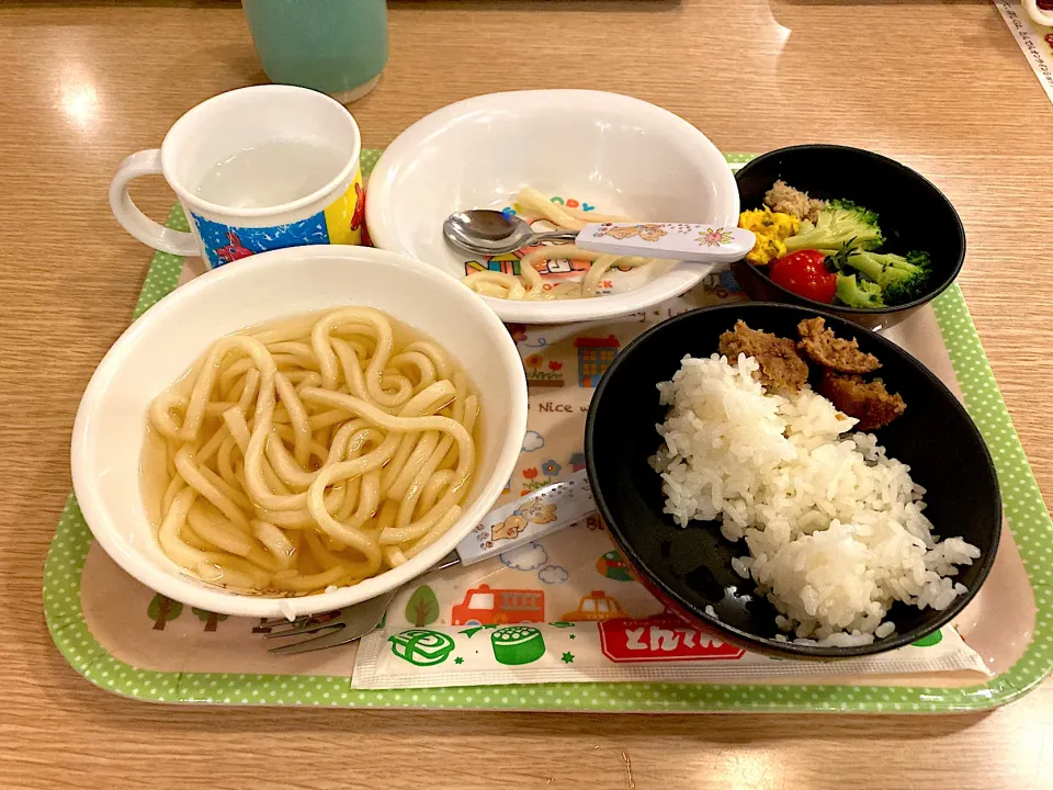 【離乳食】お子さまうどん、取り分けのごはんとハンバーグとサラダ|sayaさん