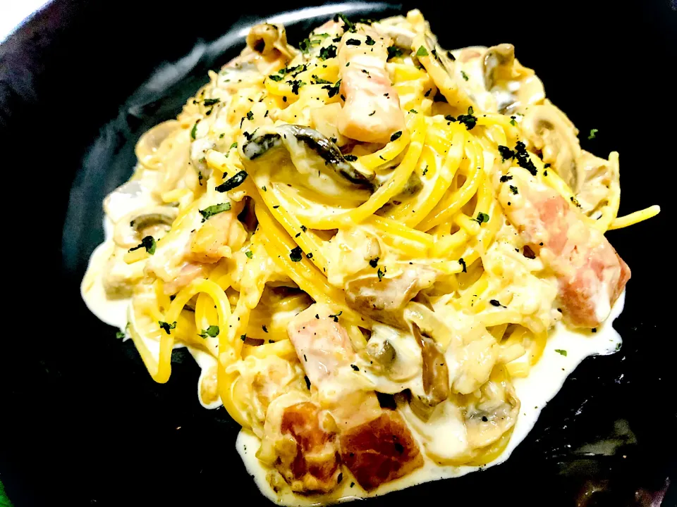 きのことベーコンの濃厚クリームパスタ|妖怪こけしさん