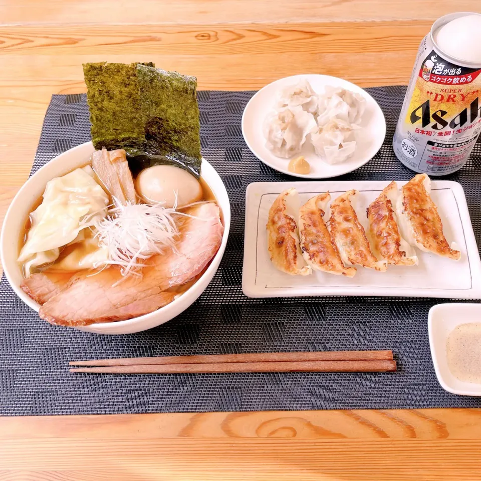 Snapdishの料理写真:ラーメン, 餃子, 焼売, ビール|Ruotoさん