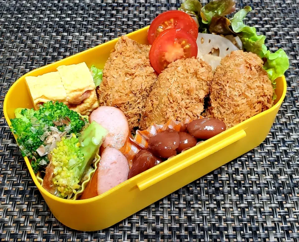 Snapdishの料理写真:カキフライ弁当🍱|クッキングオヤジさん