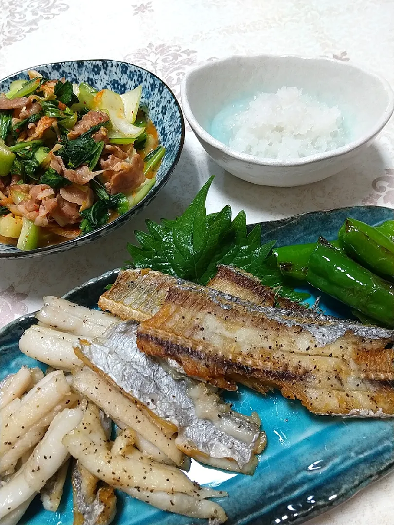 ☆今日の晩ごはん☆　青梗菜のキムチ炒め　太刀魚の素揚げ|hamamaさん