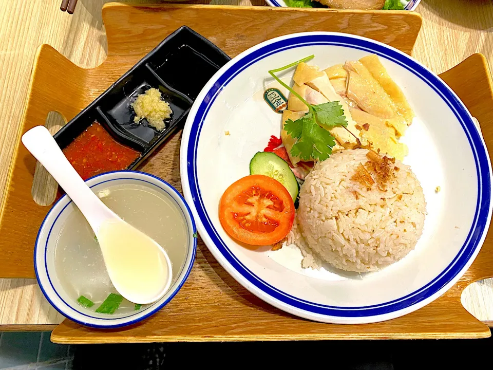 Akam signature hainanese boneless chicken with glutinous oil rice|skyblueさん