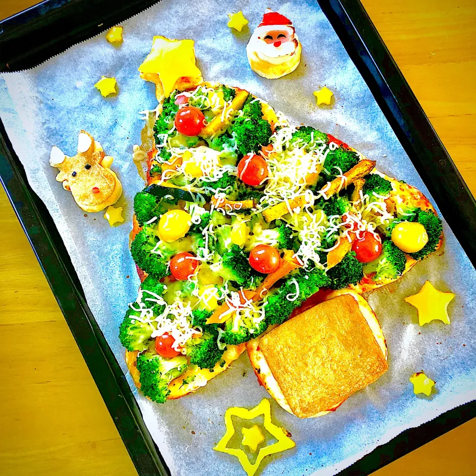 Snapdishの料理写真:クリスマスツリー🌲ピザ|さらっと🍀さん