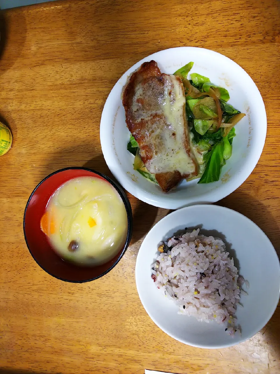 ポークステーキと五穀ご飯 具だくさん味噌汁|城山の山ちゃんさん