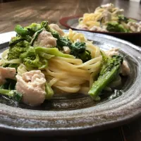 Snapdishの料理写真:鶏ひき肉と菜の花の柚子胡椒クリームパスタ