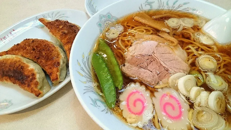 【1987年創業】
中華 川ばた 喫茶
ラーメン（550円）
＋餃子3個（350円）
@町屋2分
（赤羽から自転車40分）
21266|大脇さん