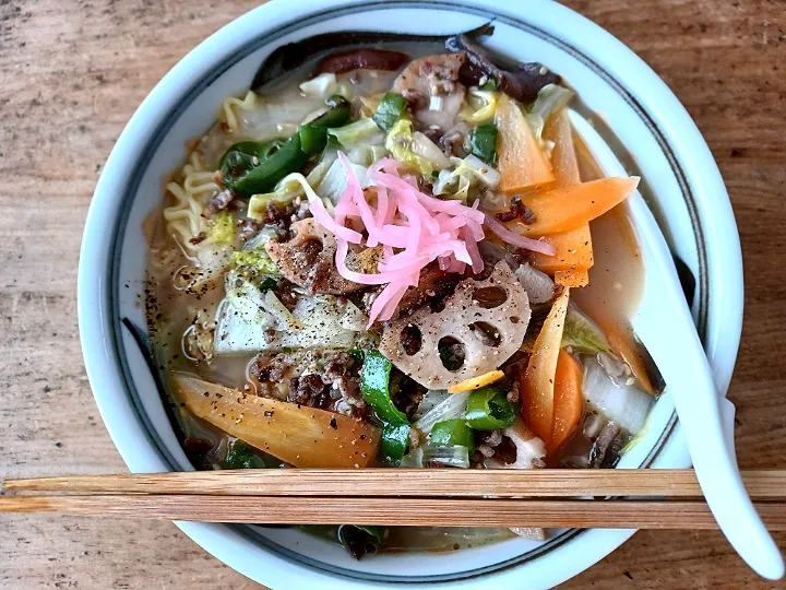 Snapdishの料理写真:息子とインスタントラーメン🍜|ぱいんてーるさん