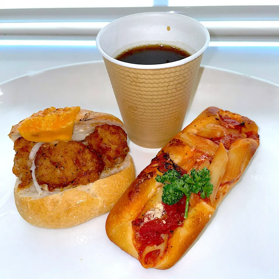 Snapdishの料理写真:チキンのきちんと山賊焼き
トマトペンネ食べんね〜
ホットコーヒー|T. Wonderさん