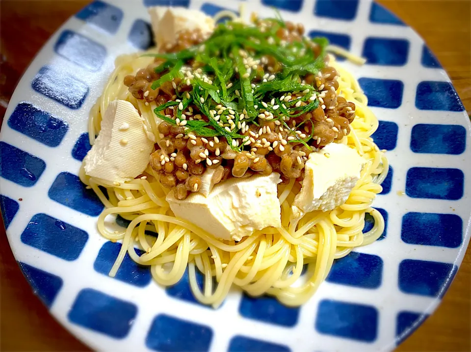 大葉と納豆と豆腐の冷製パスタ|名状しがたいゴミムシのようなものさん