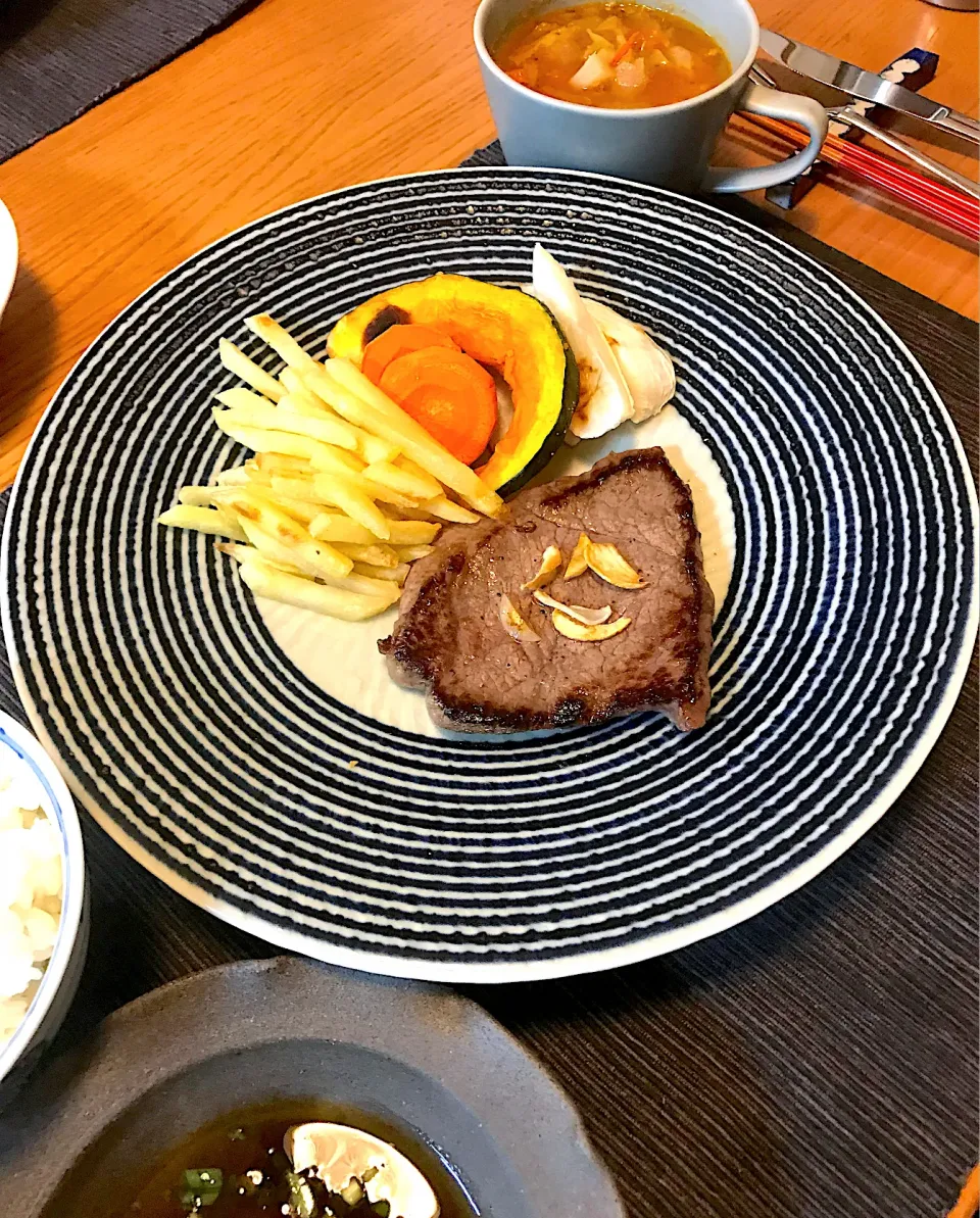 Snapdishの料理写真:牛もも肉のステーキ|sobacoさん