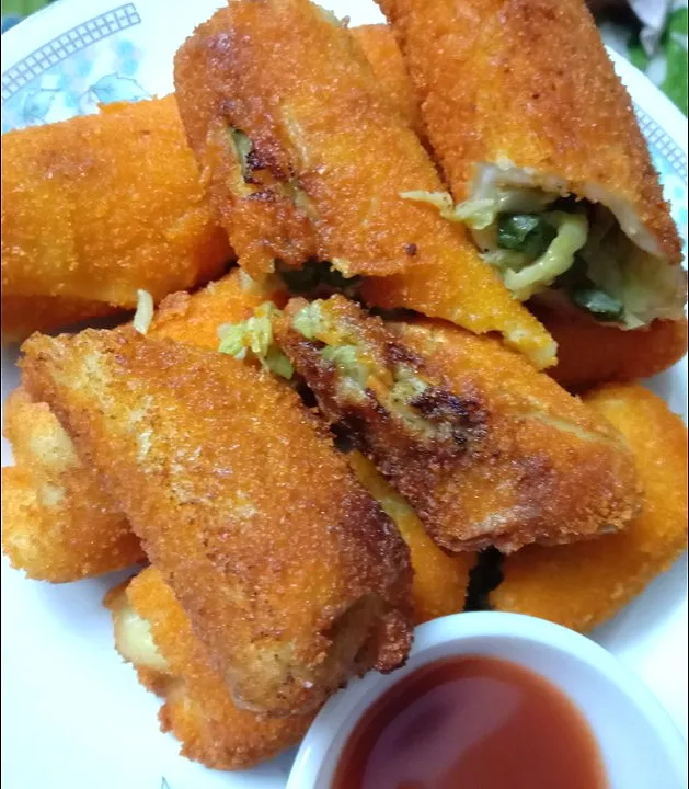 Snapdishの料理写真:Vegetable Rolls 
#bangladeshi 
#muslimah
#nisahomefood 

www.facebook.com/nisahomefood|Sadia Meherinさん