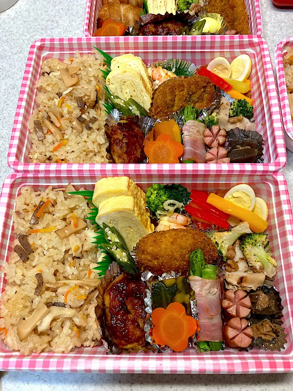 お出かけ弁当　松茸ご飯|ゆりゆりさん