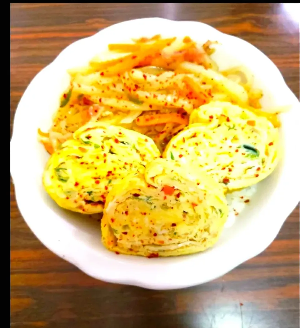 Snapdishの料理写真:Egg Roll & Potato Stirfry|Tam Tamさん