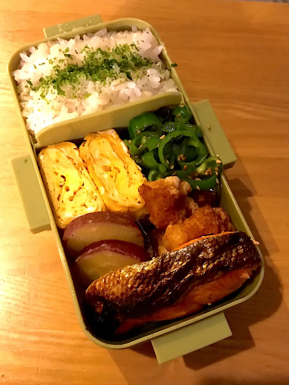 ちびころチキン弁当🍱|ちっくんさん