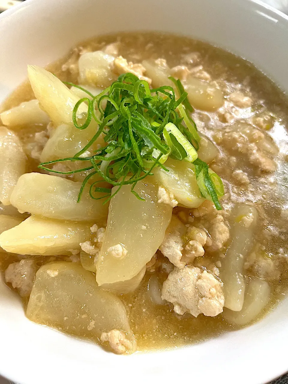 カブと鶏胸肉ひき肉の炒め煮|のろさん