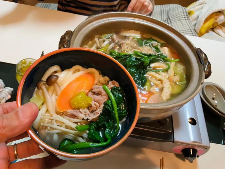 あご出汁の醤油ベースのスープで鍋。うどんは最初から入れて！|Takeshi  Nagakiさん