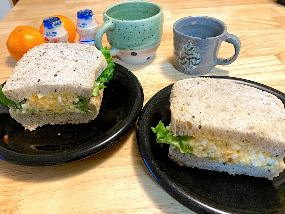 朝焼きライ麦パン🍞で卵サンド。+ﾟ(人'v｀*)大好き☆ﾟ+。|さくたえさん