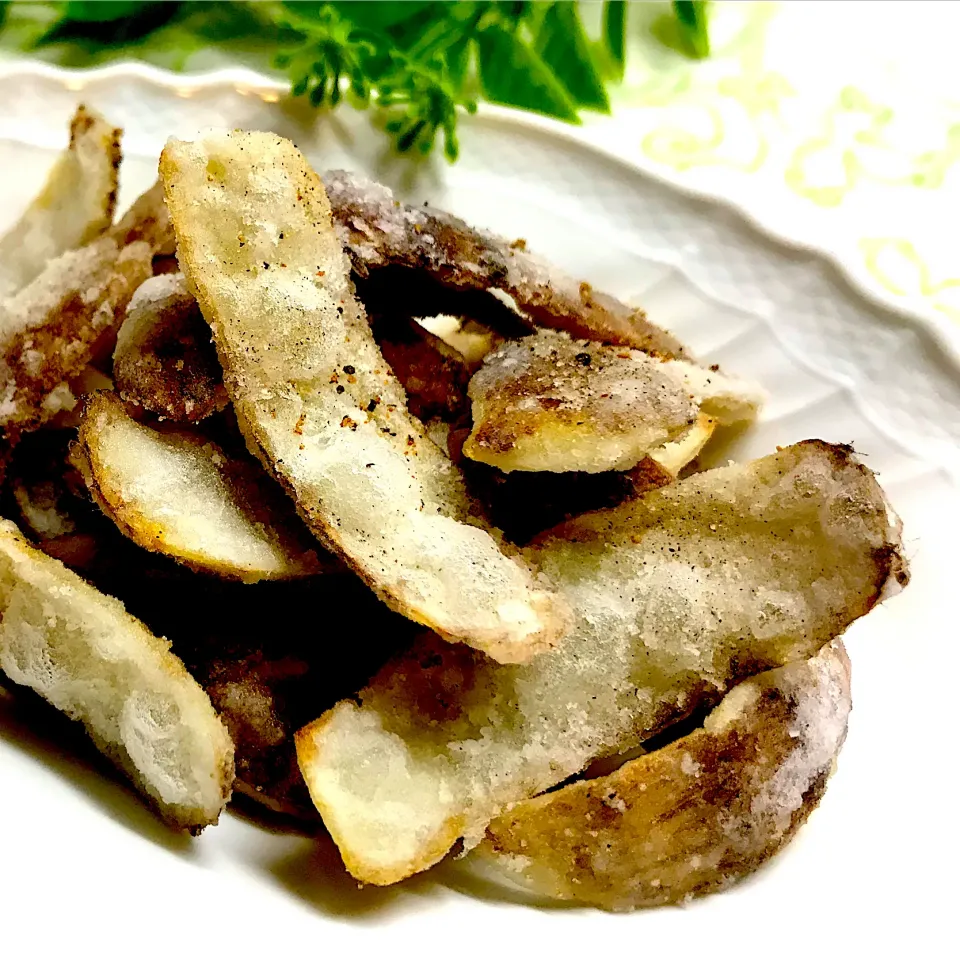 パパ氏さんの料理 お約束の…里芋の皮の唐揚げ😋|choco_obaaさん