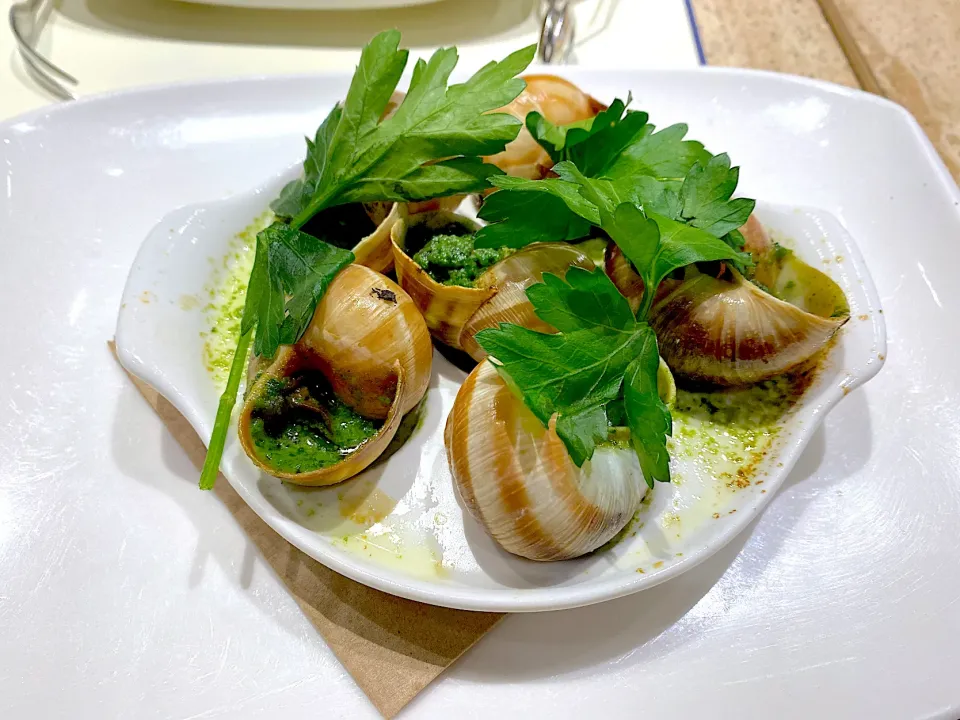 Escargots with garlic herb butter|skyblueさん