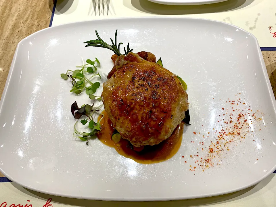 Roasted pork loin in ginger demi glacé sauce|skyblueさん