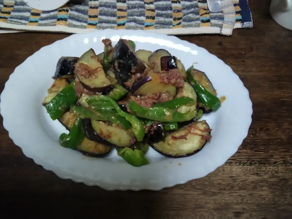 なすとピーマンの味噌炒め|にんにくと唐辛子が特に好き❤️(元シャリマー)さん