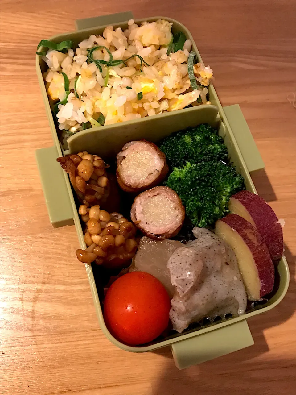 Snapdishの料理写真:たまごチャーハン弁当|ちっくんさん