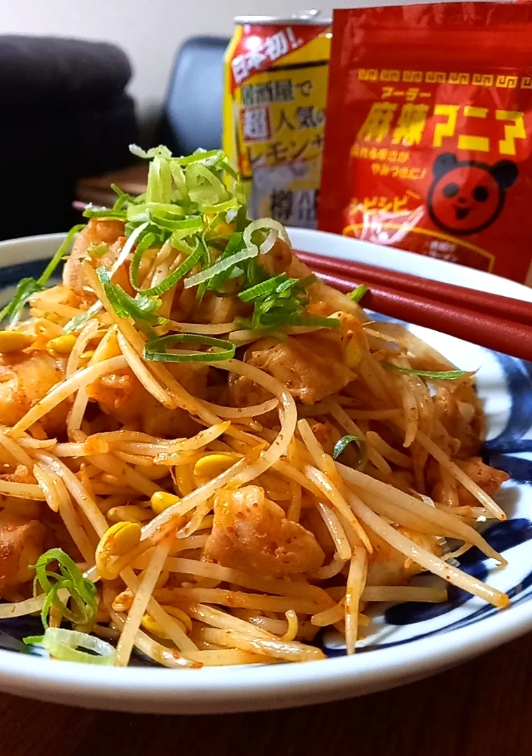 鶏ひざ軟骨と豆もやしの麻辣炒め|まりおさん