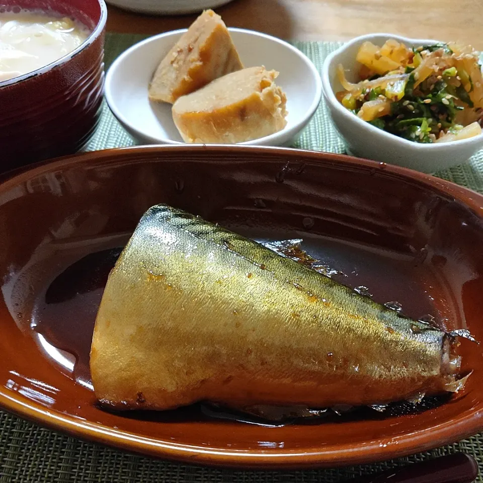 鯖煮
里芋の煮物
大根と大根葉のおかか炒め
豆乳味噌汁|ちょびんさん