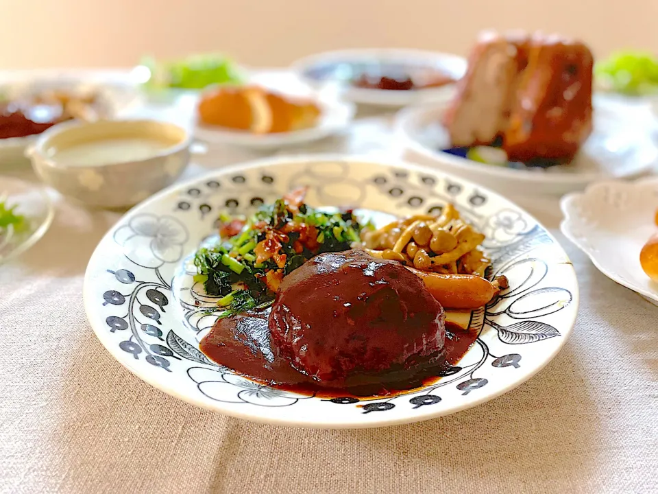 デミグラバーグ|ゆかりさん