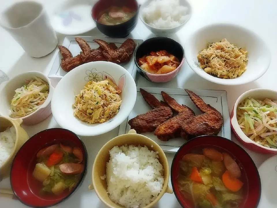 夕食(*^^*)
手羽先唐揚げ
カニカマと卵の中華炒め
もやしときゅうりとハムナムル
キムチ
コンソメスープ(白菜、じゃがいも、にんじん、ウインナー)|プリン☆さん