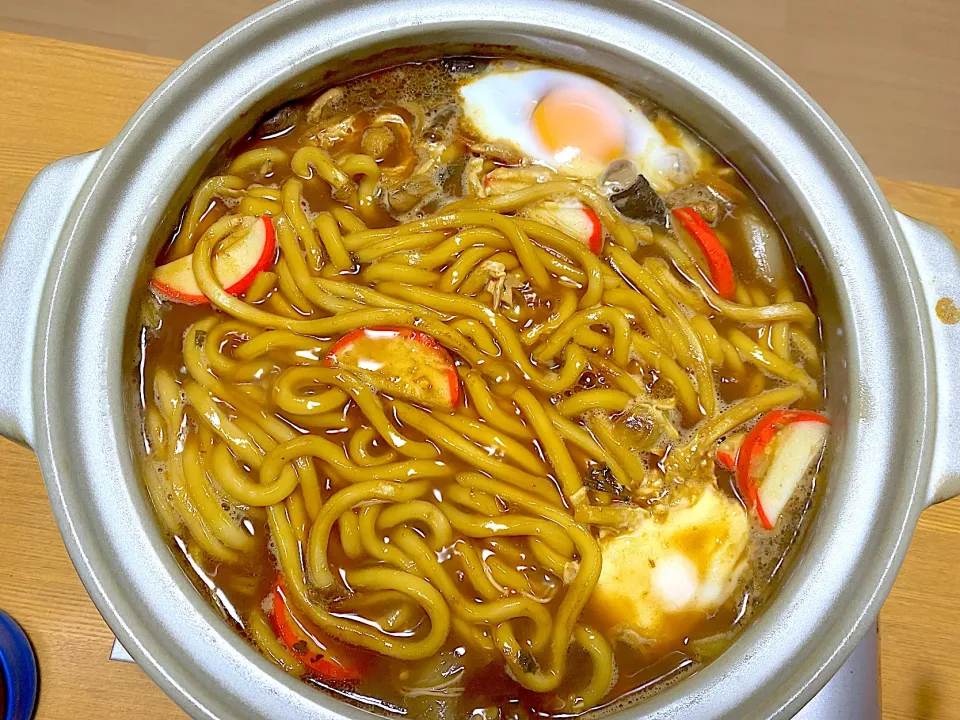 Snapdishの料理写真:土鍋で一緒に味噌煮込みうどん🍲|1614さん