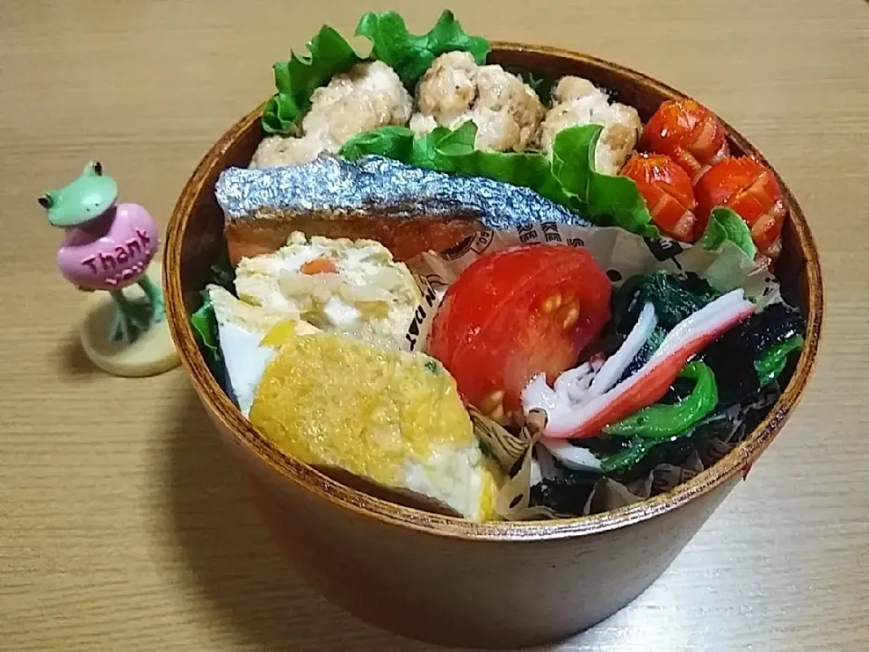 今日の旦那さん弁当🍱

🔅大葉巻き鶏つくね
🔅焼き鮭
🔅赤ウインナー
🔅切り干し大根卵焼き
🔅ﾎｳﾚﾝ草,韓国海苔,ｶﾆｶﾏのナムル
🔅トマトの塩昆布和え
🔅明太ご飯|まひろさん