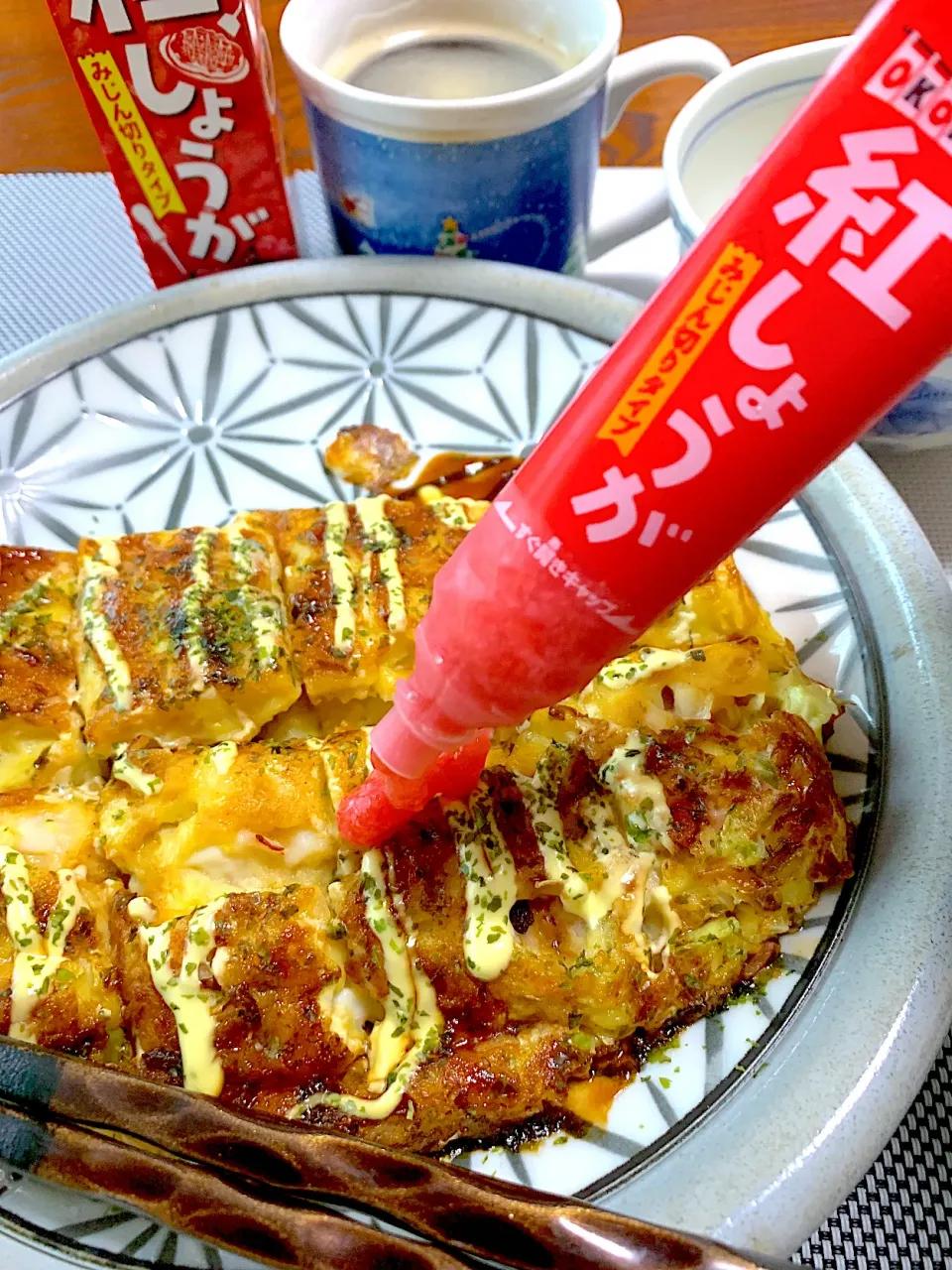 ヨッチャンさんの料理 【四角たこ焼き】たこ焼き器は不要‼️紅生姜チューブ便利だよー|シュトママさん