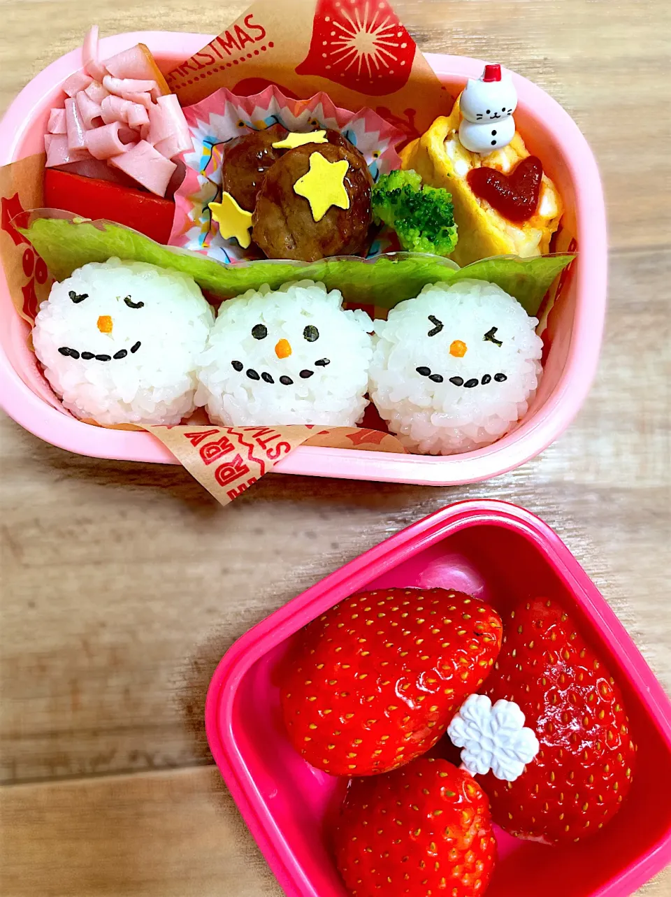 年少弁当🍱雪だるまおにぎり🎄|mari＊yuakitoさん