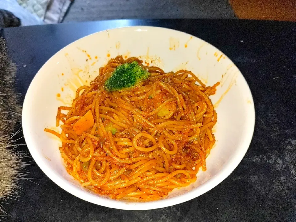 夜勤明け冷凍冷蔵庫整理で前回のラーメン出汁で豚鶏ひき肉＋市販残りウスターソース＋ケチャップでパスタにしました|Tarou  Masayukiさん